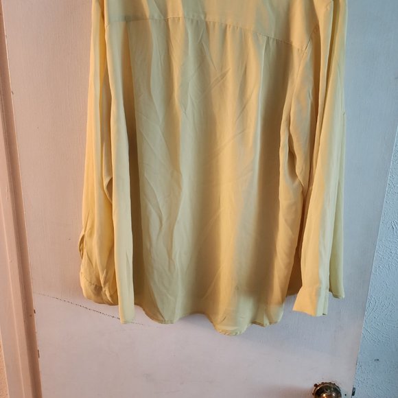 Yellow shirt - Picture 3 of 4